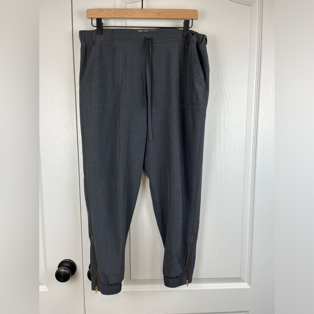 Albion Jetsetter Jogger Medium Petite Zipper Ankle crop Athleisure Travel Lounge
